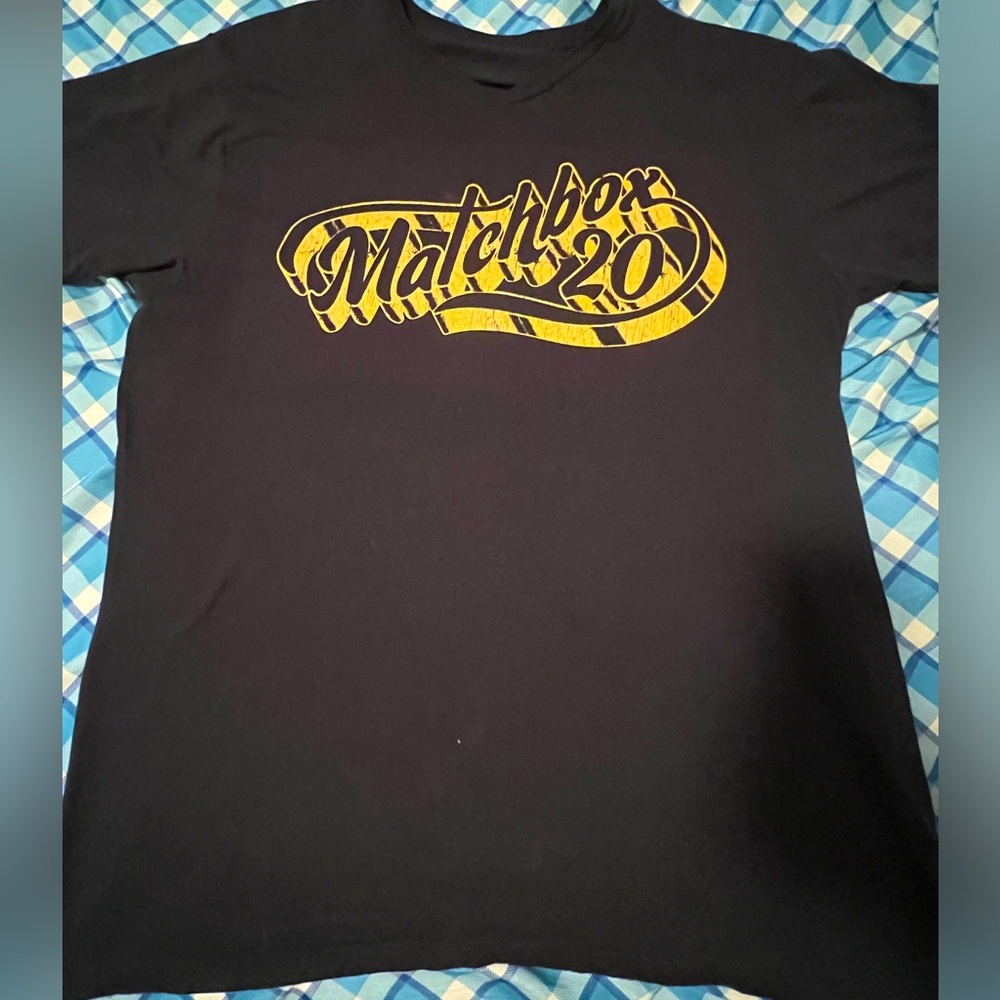 Mens Large,black Matchbox Twenty logo design. yellow ink logo.